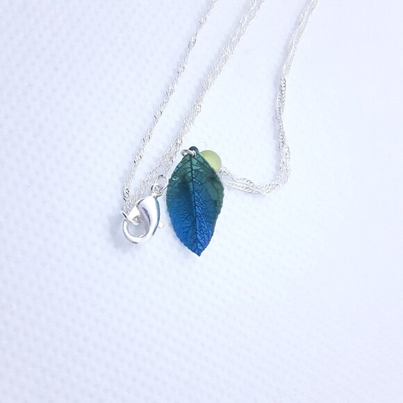 New Holly Yashi leaf necklace - Picture 13 of 16